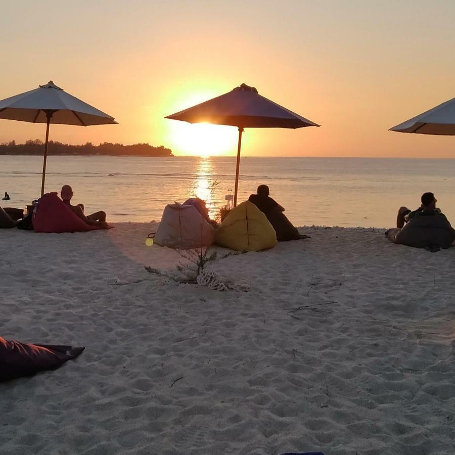 Sunset Beach Bungalow Гили-Мено Экстерьер фото