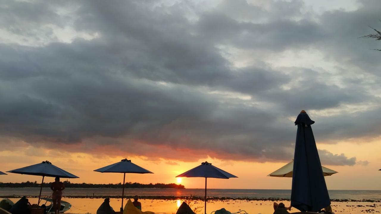 Sunset Beach Bungalow Гили-Мено Экстерьер фото